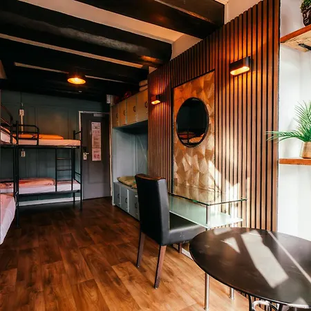 Downtown Canal View Hostel *