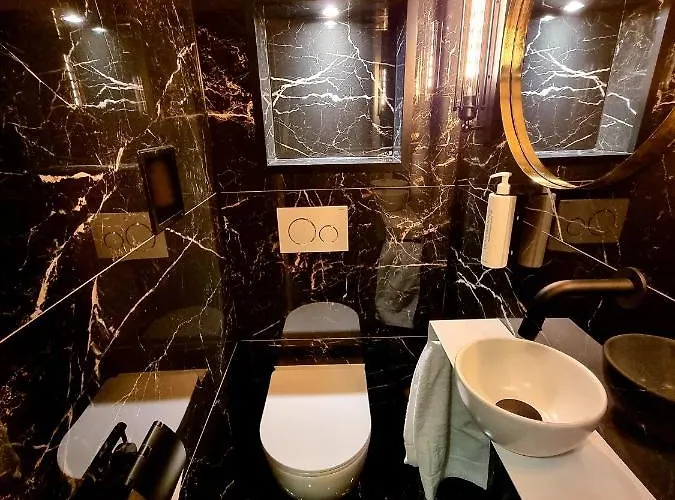 Downtown Canal View Hostel *