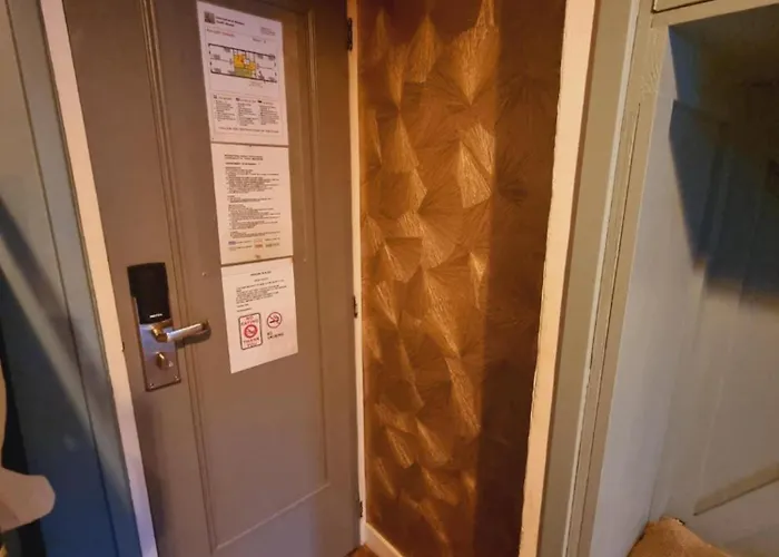 Downtown Canal View Hostel