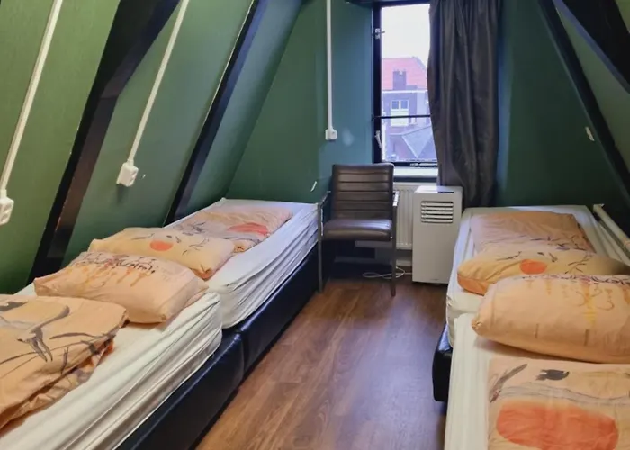 Hostel Downtown Canal View *