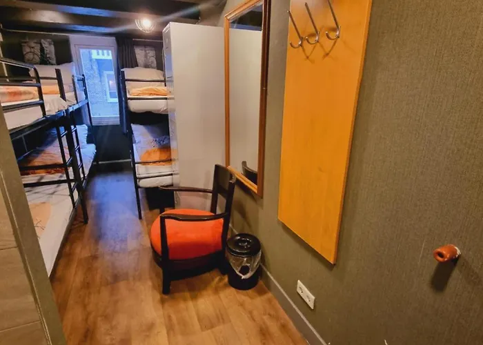 Hostel Downtown Canal View